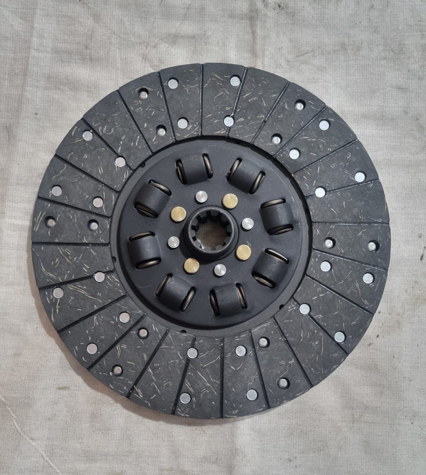 CLUTCH DISC 330 DIA CW Org Swaraj Tractor