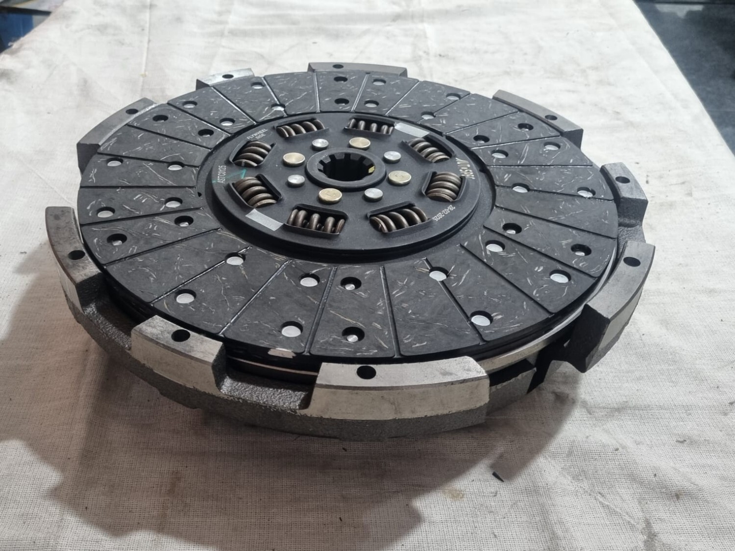 CLUTCH SET 330 Diameter OW DISC ,3L Swaraj Tractor